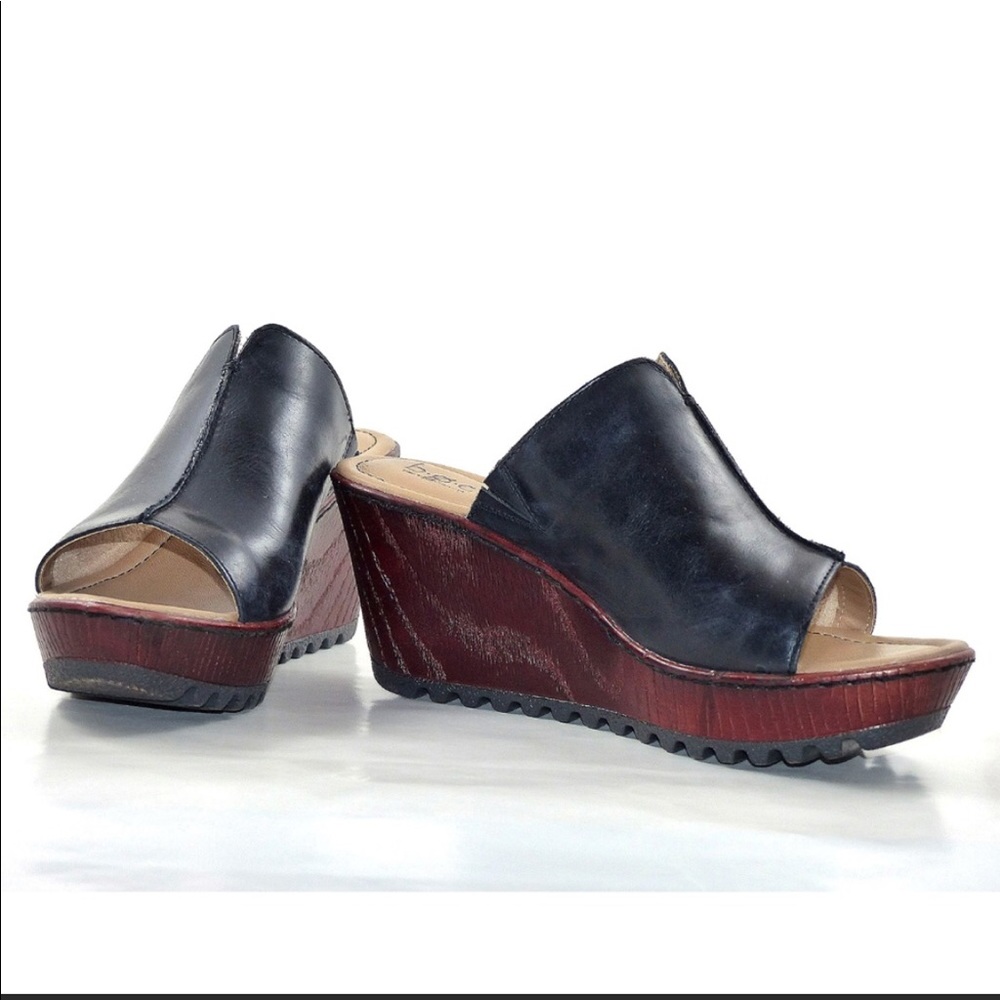 B.O.C. Black Leather Wedge Sandal Size 9